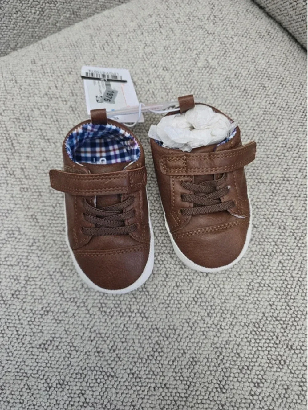 6 to 12m brand new baby shoes from carter's item.1975bin21